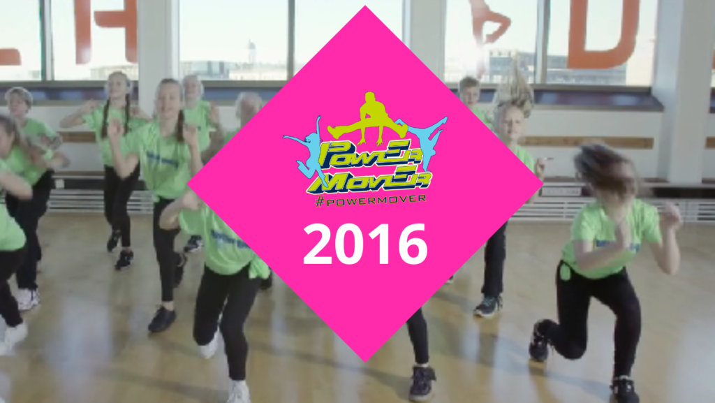 Kuvakaappaus vuoden 2022 videosta. Päällä pinkki neliö, jossa Power Mover logo sekä vuosiluku 2016.